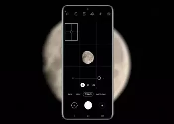 Samsung Galaxy Ultra flagships spoof images of the moon in Space Zoom mode