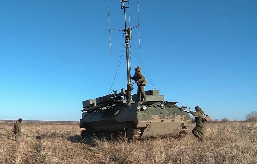 Wertvolle Trophäe: Die ukrainischen Streitkräfte erbeuteten die R-934BMV-Station für den REB-Komplex "Borisoglebsk-2", die die gegnerische Satellitenkommunikation lahmlegt