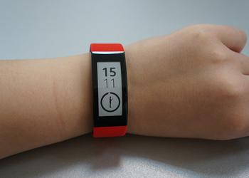 Швец и жнец: обзор Sony SmartBand Talk (SWR30)