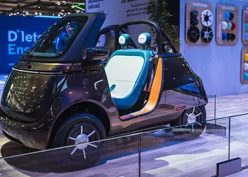 The Microlino Spider is presented without a roof and with a more luxurious interior