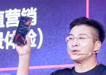 Without waiting for the presentation: Motorola has shown the design "cradle" Moto Razr 2022, the novelty will be similar to the Galaxy Flip 3