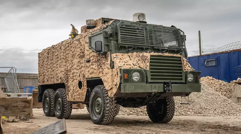 Австрийская бронемашина Pinzgauer Vector 718 6×6 замечена на фронте (видео)