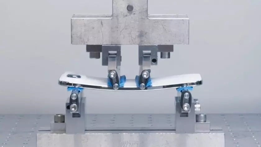 iPhone Air: испытание на прочность - тест на сгибание