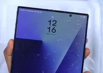 Galaxy Fold 7 включился после 12 часов во льду и выдержал погружение в реку (видео)