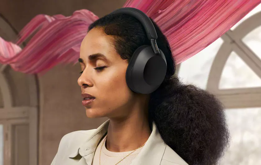 Тестируем Sony WH-1000XM6: опыт использования девушки-гика