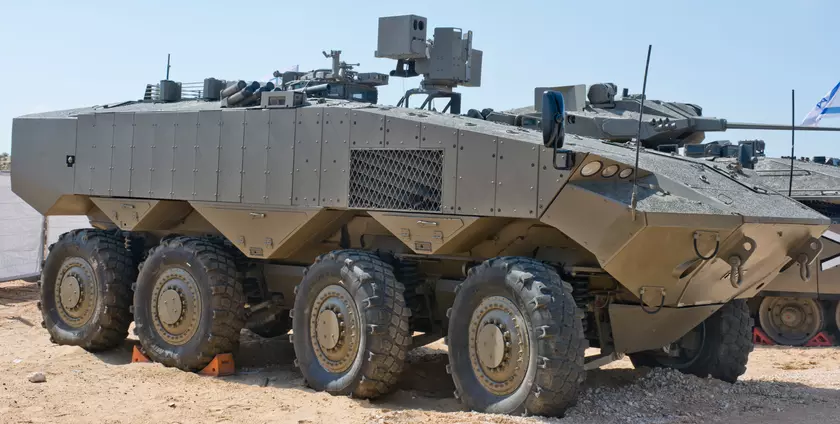 Израильская армия использует новые БТР Eitan против террористов ХАМАС в Секторе Газа