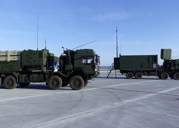 Германия передаёт Украине дополнительные системы ПВО IRIS T-SLM и другое вооружение на 1.3 млрд евро