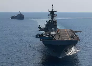 США оставят в Красном море десантные корабли USS Carter Hall и USS Bataan вместе с тремя эсминцами класса Arleigh Burke с управляемыми ракетами