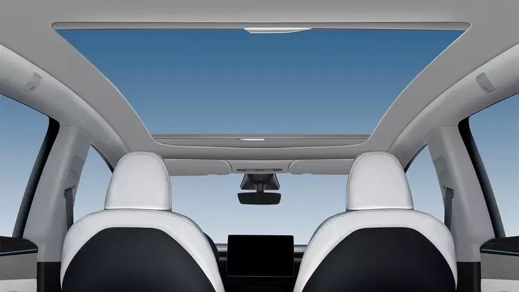 Tesla lance un pare-soleil rétractable pour ...