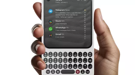 Presented Clicks Communicator — another reincarnation of BlackBerry with a physical QWERTY keyboard and AMOLED screen