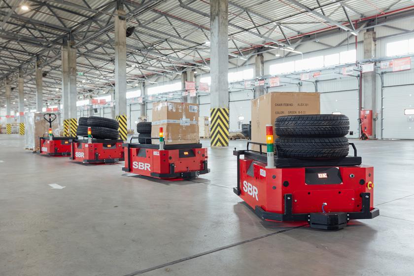 Новая почта тестирует роботизированные тележки в грузовом отделении Львовского терминала