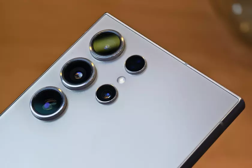 Новый патент Samsung обещает уменьшить энергопотребление и шум в многокамерных смартфонах