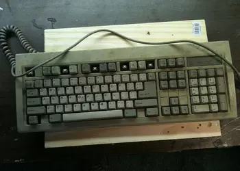 Нужна новая клавиатура? Ищите её на помойке