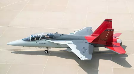 Pour remplacer le F-16 Fighting Falcon : les États-Unis veulent développer un avion d'attaque léger basé sur le Boeing T-7 A Red Hawk.