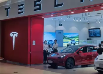 Сотрудники Tesla China работают без выходных по 13 часов в сутки, чтобы выполнить план продаж