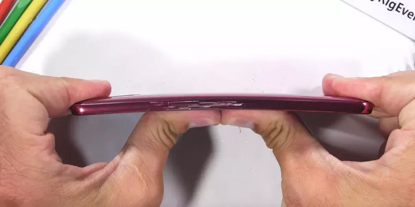 Защищенный по военному стандарту LG G7 ThinQ успешно прошел испытания на прочность