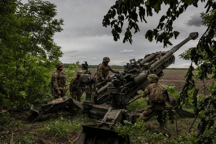 Do 50 tys. pocisków dziennie: dzień wojny na Ukrainie równa się miesiącowi w Afganistanie pod względem ilości użytej artylerii - NYT