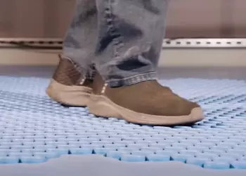 Disney HoloTile: первый в мире всенаправленный беговой пол для многопользовательского взаимодействия в VR (видео)