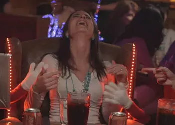 Кресло B-Day Chair с подвохом для Facebook-пользователей (видео)