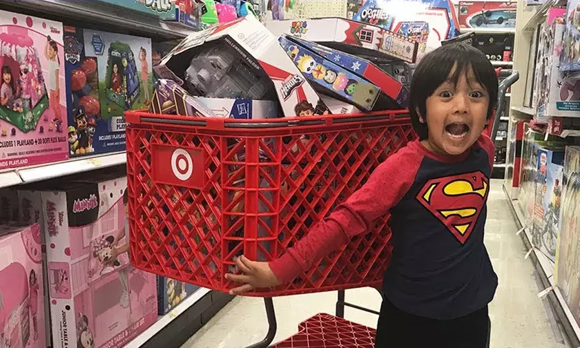 7-летний блогер порвал всех в рейтинге YouTube-миллионеров от Forbes