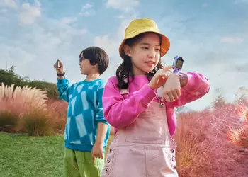 Huawei Kids Watch 5X Pro: an unusual children's smartwatch with two screens and removable case for $290