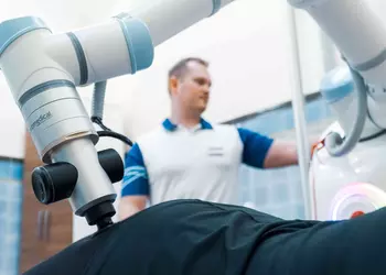 Робомассажистка Анна: в Чехии запустили первого в мире массажного робота с ИИ Rocozyer, и он не шутит с целлюлитом