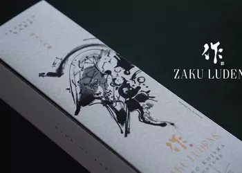 Не зацикливается на играх: Хидэо Кодзима представил собственное саке и запускает кредитные карты