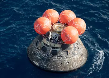 Artemis II вернулась домой: экипаж побил рекорд Apollo 13 и успешно приводнился