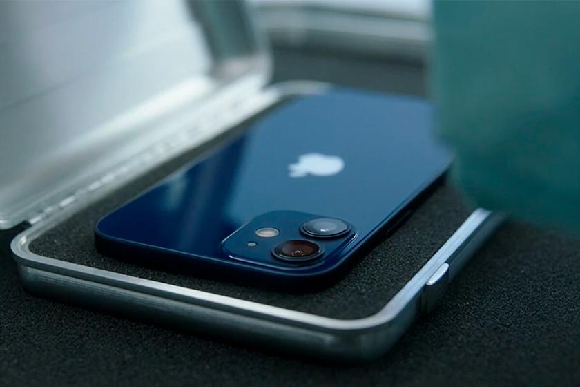 Apple признала проблему с беспроводной зарядкой смартфонов iPhone 12