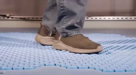 Disney HoloTile: the world's first omnidirectional floor for multi-user VR experiences (video)