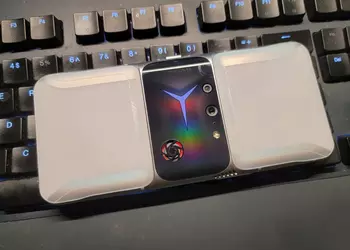 Игровой смартфон Lenovo Legion 2 Pro появился на «живых» снимках с необычным дизайном задней панели