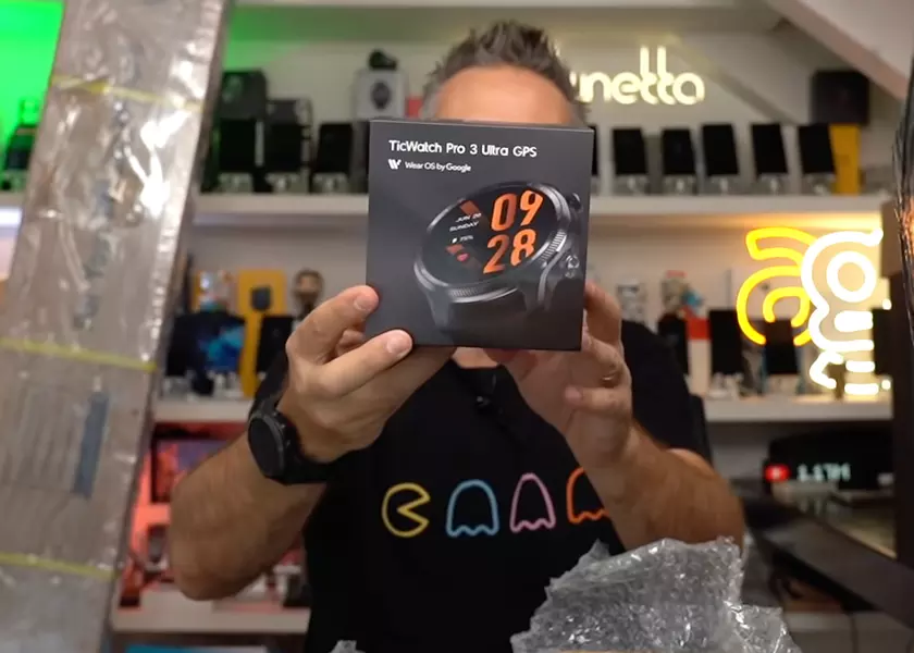 Mobvoi готовит к выходу умные часы TicWatch Pro 3 Ultra с Wear OS на борту и чипом Snapdragon Wear 4100+