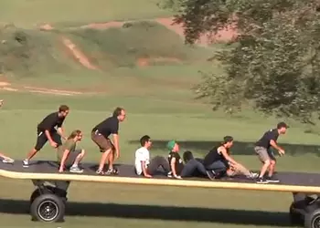 Чай с Бергамотом: гигантский скейт, олень с гарнитурой и украинская кинофантастика