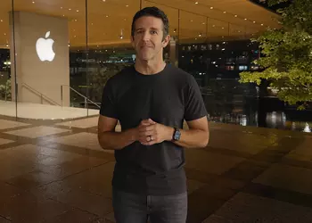 Bloomberg: новый глава Apple Джон Тернус станет лицом рекламной кампании складного iPhone Ultra