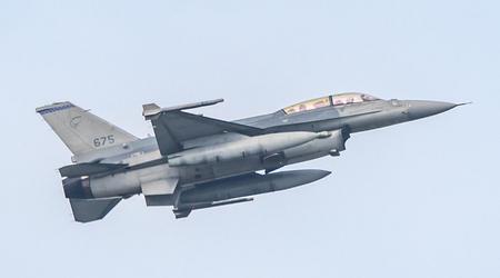 Singapores flyvåpen har offentlig bekreftet at deres moderniserte F-16 Fighting Falcon-jagerfly er bevæpnet med fjerdegenerasjons Python 5-missiler med en rekkevidde på 20 km.