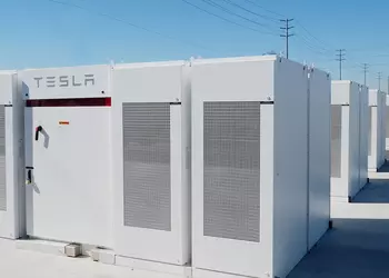 Илон Маск выиграл пари и построил самую большую в мире батарею