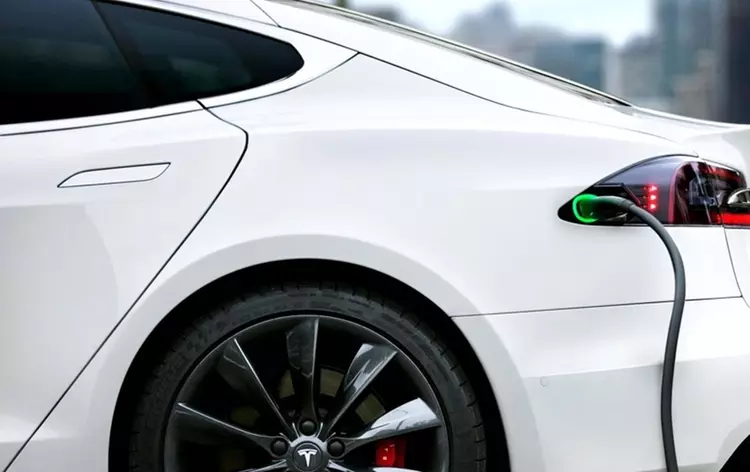 Tesla transforme n'importe quelle prise en ...