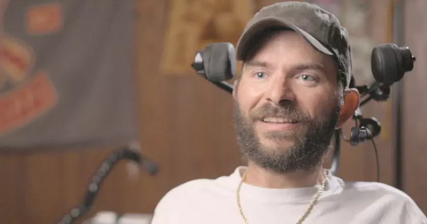 Neuralink: Прорыв в интерфейсе мозг-компьютер или этическая дилемма?