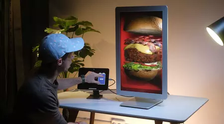 The future is near: a new holographic display from Looking Glass shows 3D images from any vantage point and without VR/AR glasses