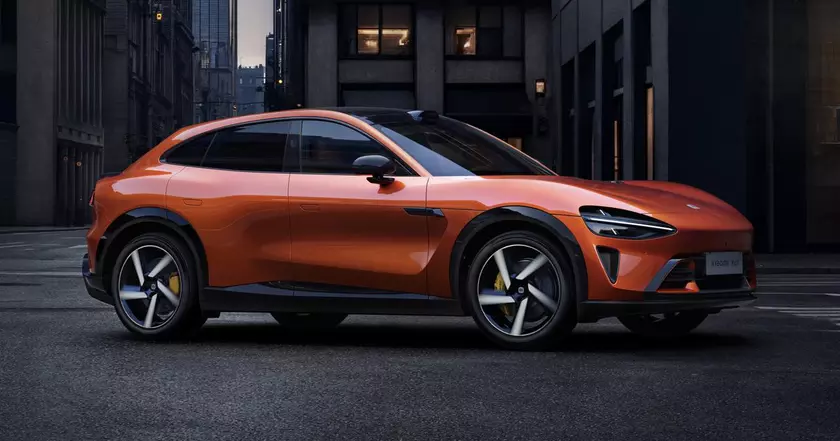 Xiaomi YU7: Смелый и Эффектный Цвет Lava Orange