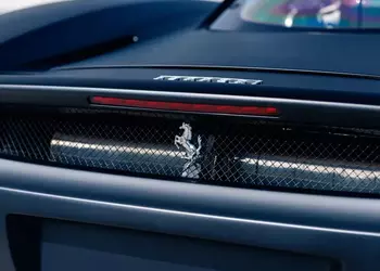 Чёрная дыра на колёсах: единственная в мире матовая Ferrari Enzo ищет нового владельца