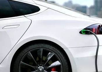 Tesla transforme n'importe quelle prise en ...