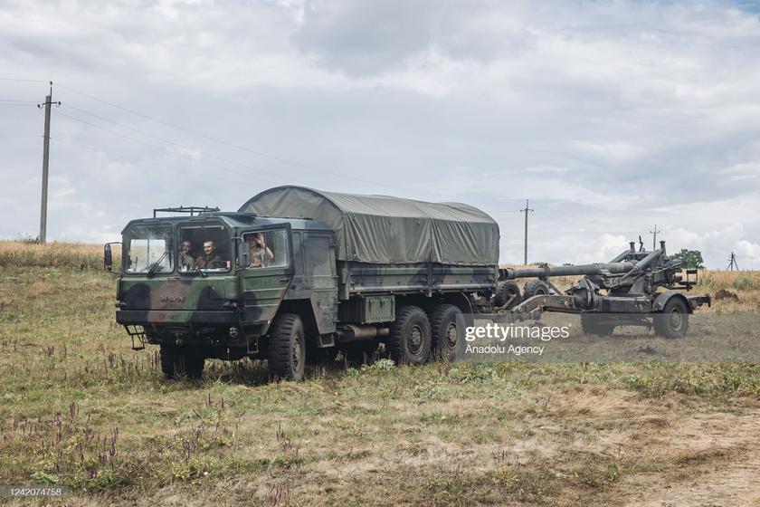 ВСУ используют немецкие грузовики MAN Kat для транспортировки гаубиц FH70