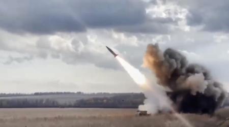 AFU pokazało wideo, jak wystrzeliwuje trzy pociski balistyczne ATACMS za pomocą MLRS HIMARS