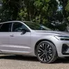 Превью изображения Volvo XC60 2025 года, съемка спереди