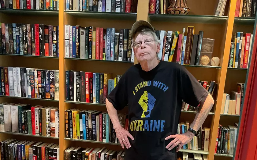 Стивен Кинг предложил Маску отдать $8 за его «синюю галочку» в Twitter в фонд Сергея Притулы на помощь ВСУ (дополнено)