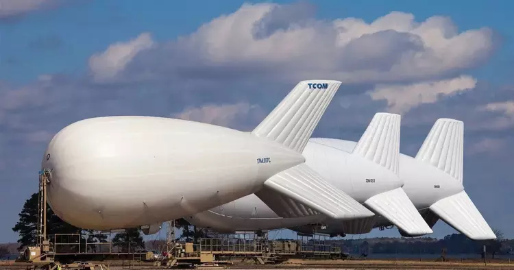 La Pologne achète des ballons Barbara, ...