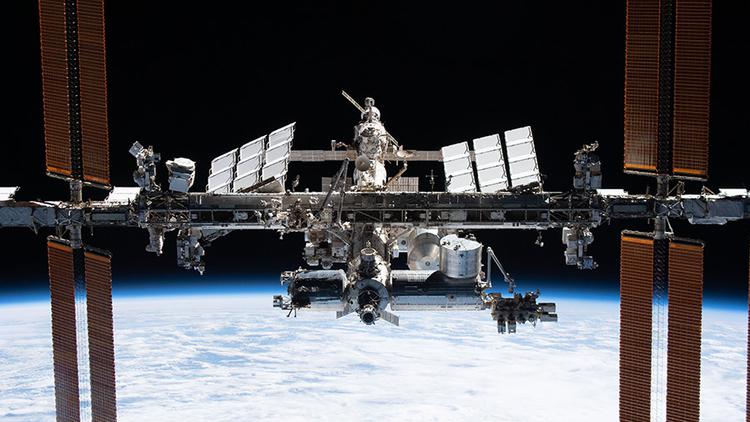 La NASA a annulé la sortie dans l'espace des astronautes en raison de l'épave d'une fusée russe qui menaçait la Station spatiale internationale