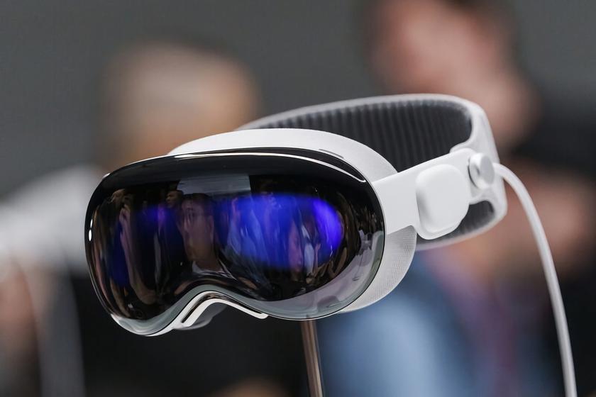 Bloomberg: Apple в 2025 году может представить упрощённую версию AR/VR-шлема Vision Pro