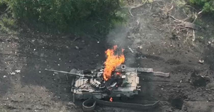 Вооружённые Силы Украины уничтожили ещё один российский танк Т-80БВ
